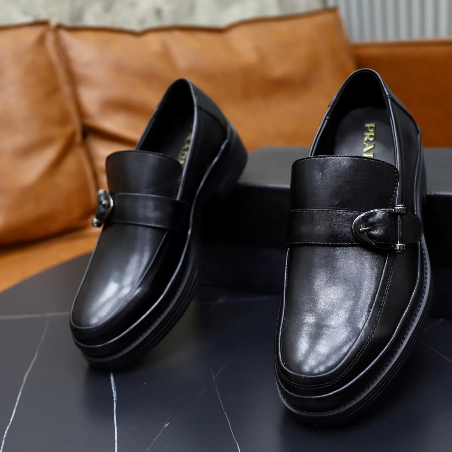 Ex-factory price: 500💰🙅‍♂️🙅‍♂️🙅‍♂️ Brand: PRADA Standard code: Men's code 38-44 (45 can be customized) Grade: Same style as the official website Original order quality Material: Original cowhide surface Comfortable lining Original outsole Style category: Men's fashionable casual leather shoes Distinguished big-name luxury elements Top luxury Color: Color of the actual picture